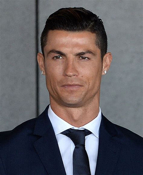 Những người nổi tiếng sinh ngày 5 2 Cầu thủ Cristiano Ronaldo và Neymar