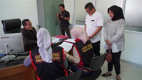 Kejati Sumsel Geledah Kantor Dinas Kehutanan Dinas Perkebunan Dan BPN