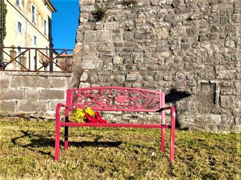 A San Martino Al Cimino Donata Una Panchina Rossa Contro La Violenza Di