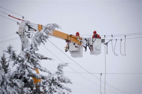 Hydro Ottawa Working To Restore Power To Over 10 000 Homes