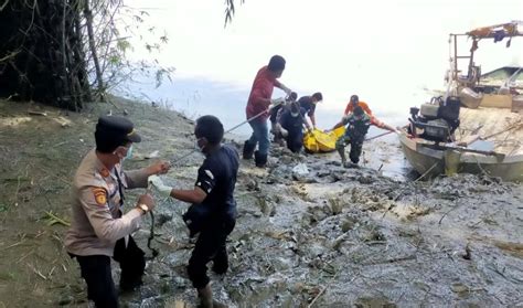 Jasad Pria Ditemukan Mengapung Di Bengawan Solo Tuban