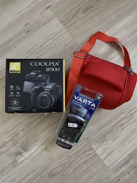 Фотоапарат Nikon + подарък зарядно за батерии и чанта за фотоапарат гр ...