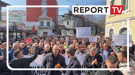 Report TV Banorët e Dukagjinit protestë për rrugën që i lidh me