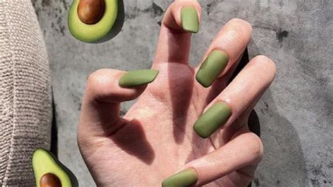 mẫu nail xanh bơ hot nhất Instagram tươi mát trẻ trung dịu dàng