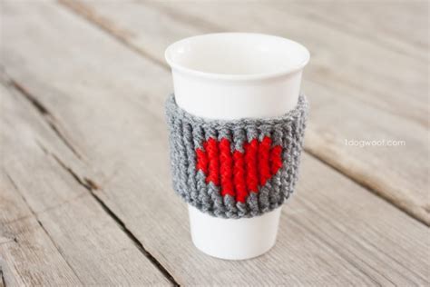 15 Heart Shaped Yarn Projects to Create - Make and Takes