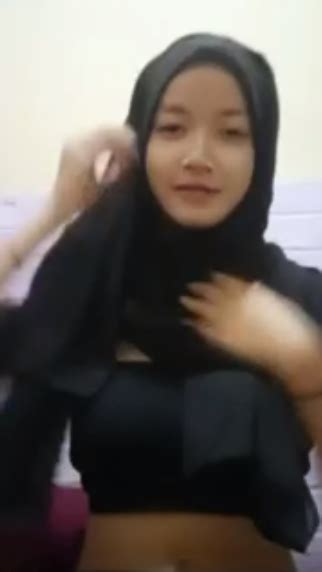 Bokep Indo Jilbab Hitam Cantik Bela Pamerin Toket Mulusnya Di Ig