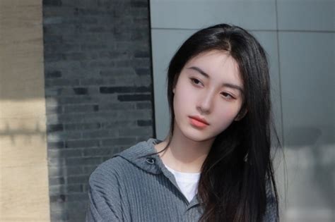 Nhan sắc mê mẩn hot girl xứ Trung được mệnh danh Tiểu Long Nữ