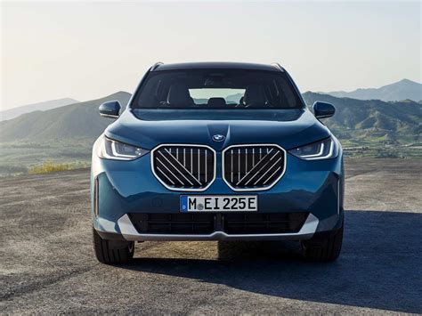 2025 BMW X3 30e XDrive Front View AUTOBICS