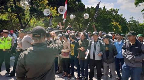 Puluhan Orang Demo Bubarkan Acara Ahmadiyah Di Masjid Bandung Suara