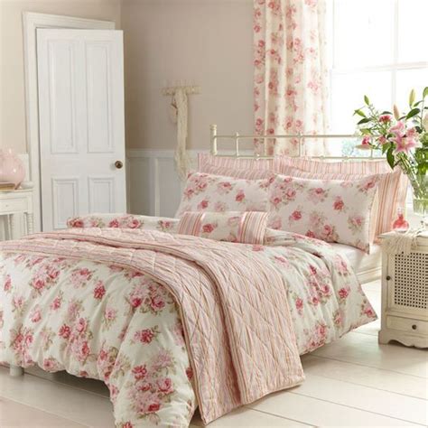 13 Classic Pink Adn Cream Bedding Pink Blankets And Matching Curtains Digsdigs Bedroom