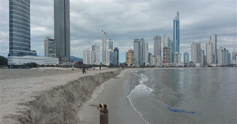 Degrau Aparece Em Faixa De Areia Em Balneário Camboriú 10 Meses Após