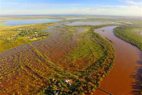 WA floods: Homes evacuated in Fitzroy Crossing as aerial food drops ...