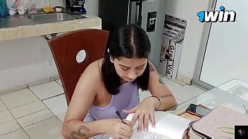 Mi Hermanastra Latina Colombiana Estaba En Casa Y Me Pidio Que Le Ense Ara Como Jugar Con El