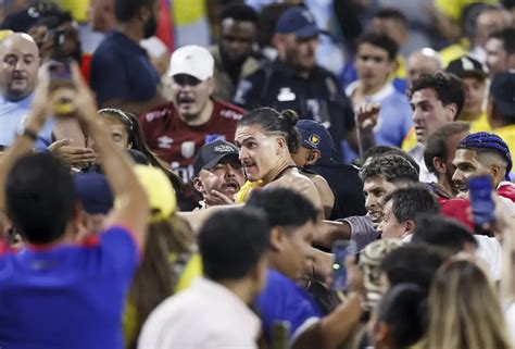 Fotos Las Fotos De La Batalla Campal Entre Jugadores De Uruguay Y