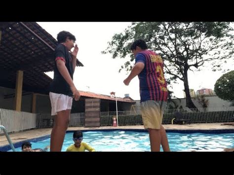 Errou Cai Na Piscina Youtube