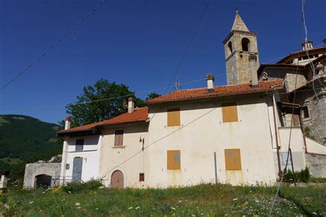 Tra Le Vette Dell Abruzzo Nel Cuore Degli Appennini Si Trova Un Passo