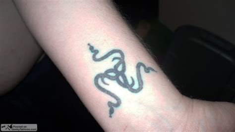 Wife’s Razer Tattoo – Geeky Tattoos