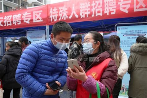 重庆黔江：易地扶贫搬迁安置点招聘专场会 “春风”助力安置户就业 人民图片网