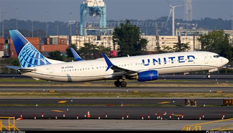 N75432 United Airlines Boeing 737 924ER WL Photo By OMGcat ID