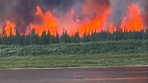 A Few Hours After It Started Quick Spreading Wildfire Forces Dozens To