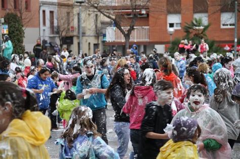 Carnavais diferentões fora do Brasil folia tem comilança e até boia