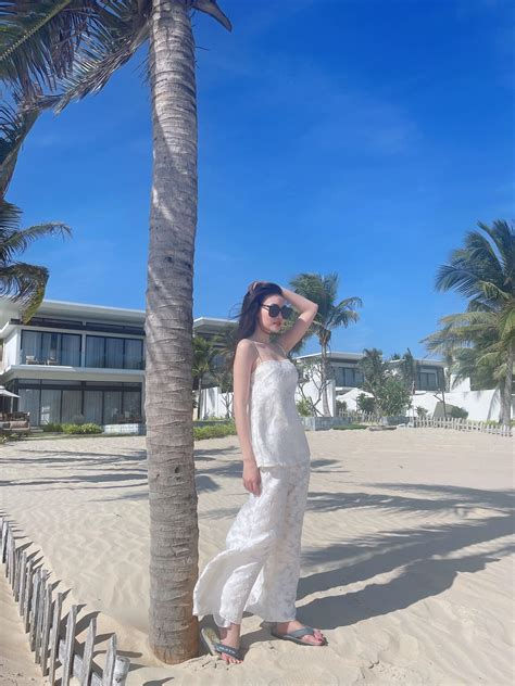 Ninh D Ng Lan Ng C Di N Bikini Khoe Body N Ng H N Ng Y H Ai Ng L T Xu Ng I Ch N T Ngang