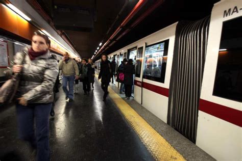 Roma Uomo Si Sdraia Sui Binari A Termini Voglio Farla Finita Feed