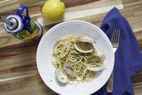 Spaghetti with Clams w/ Mike Ham — CaraDiFalco.com