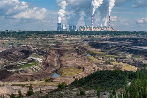 Kopalnia Bełchatów formuje linię brzegową przyszłych jezior