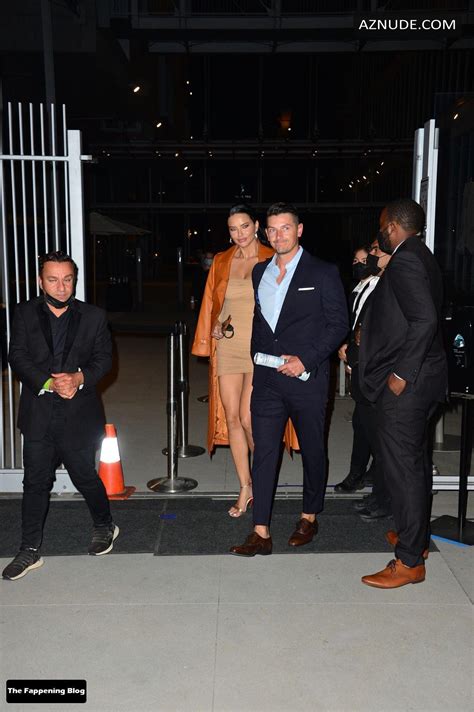 Adriana Lima Sexy Seen Flaunting Her Hot Legs At The Vanity Fair Premiere Party In Los Angeles