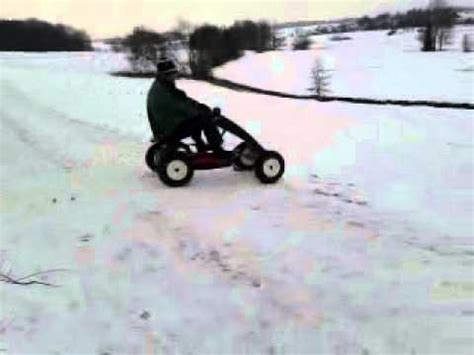 Mit einem Kettcar über eine Schneeschanze schanzen YouTube