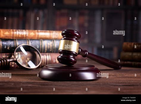 Lawer In Court Hi Res Stock Photography And Images Alamy