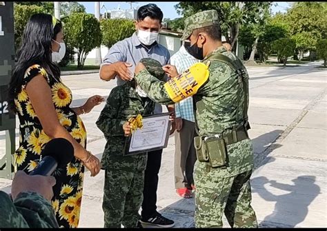 Nombra Batallón de Pinotepa Nacional a Juan de Dios Cisneros como