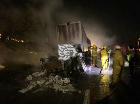 Se Incendia Cabina De Tractocami N En Autopista