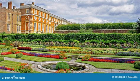 Hampton Court Palace Gardens Stock Image - Image: 10587881