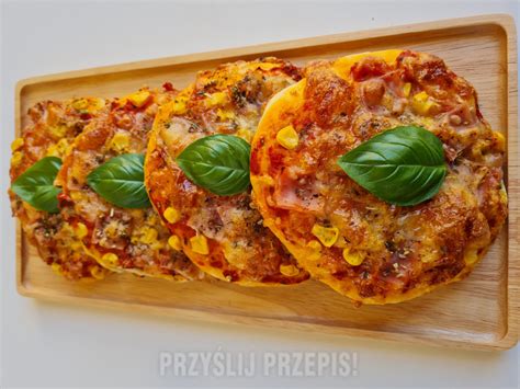 Pizzerinki z szynką i kukurydzą przepis PrzyslijPrzepis pl