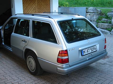 W124 E250D T Modell Kombi Silber Biete Mercedes