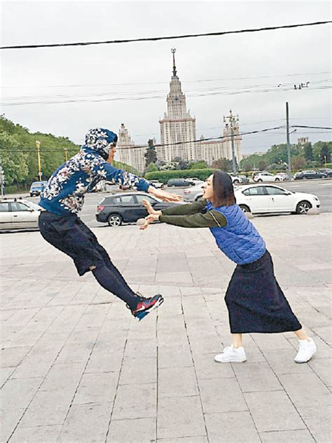 劉翔梁家輝甜蜜蜜放閃 東方日報