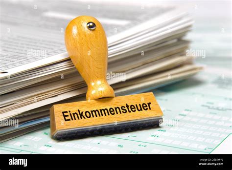 Formular F R Einkommensteuererkl Rung Beim Finanzamt Stock Photo Alamy