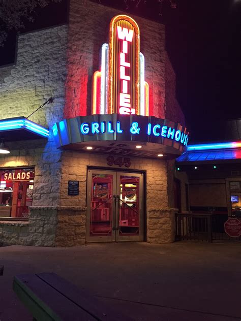 Willie's Grill & Ice House - Accessible Houston