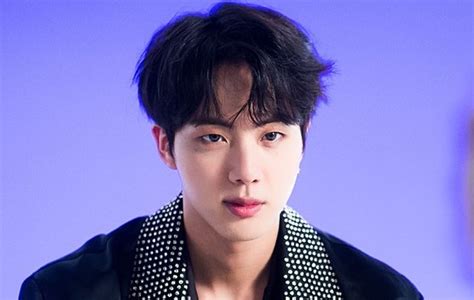 Beri Perhatian Ke Member BTS Lain Saat Perform DNA Jin Bikin Terpukau