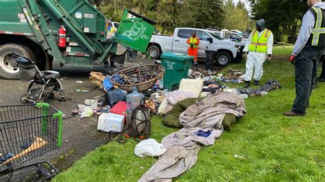 Seattle Crews Move In And Move Sprawling Woodland Park Homeless