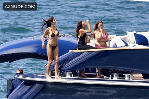 Pia Whitesell Sexy Seen With Patrick Whitesell Sizzles Her Hot Bikini Body On A Yacht In Sydney