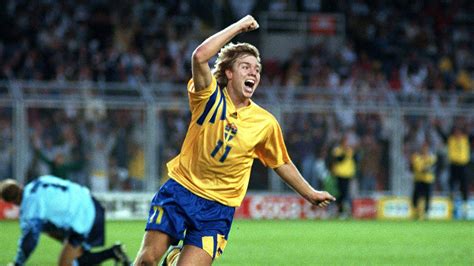 Sweden England Euro 1992 Hosts Sweden Send England Packing In Group 1