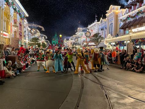 Photos Video Mickeys Once Upon A Christmastime Parade Returns With