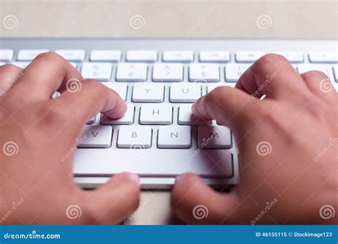 Dactilografia No Teclado Imagem De Stock Imagem De Global 46155115