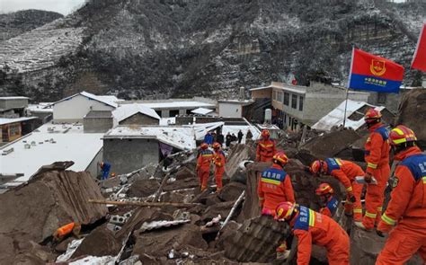 Un Glissement De Terrain Dans La Province Chinoise Du Yunnan Fait Des