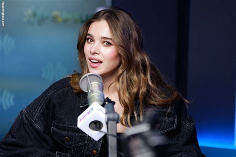 Hailee Steinfeld Nude The Fappening Photo FappeningBook