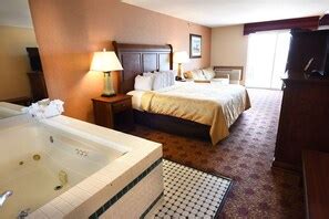 Hamilton Inn Select Beachfront: 2022 Room Prices, Deals & Reviews ...