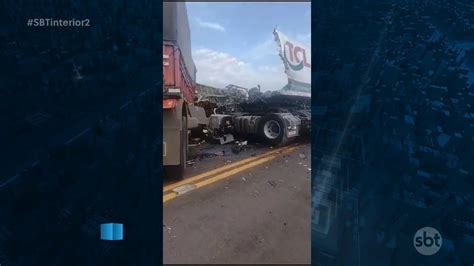 Duas pessoas morrem em acidente de trânsito em ponte na divisa de SP e